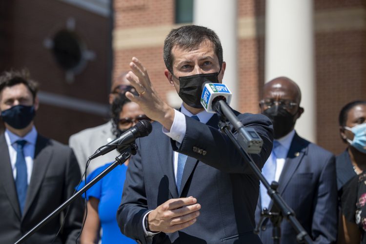 Buttigieg urges travelers to respect mask mandates on planes